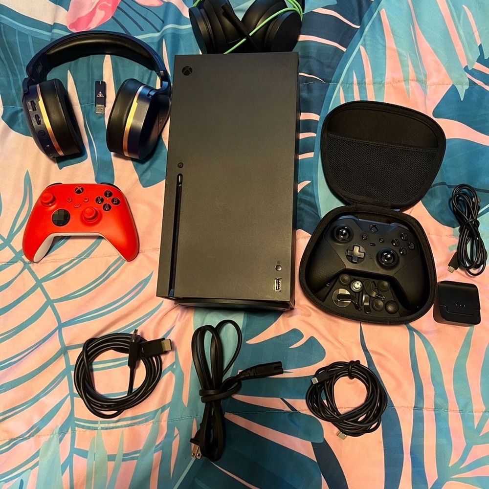 Xbox series x with all accesories elite 2 and controller and 2 headsets